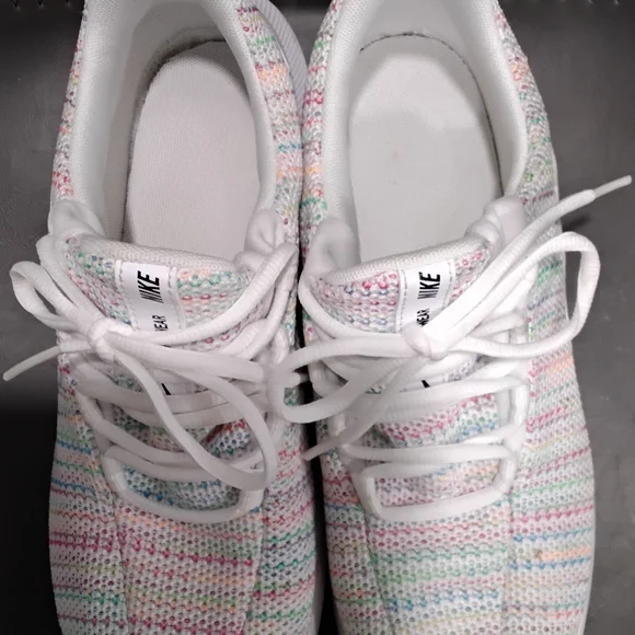 Nike Kids Size 6.5 White Sneakers Lightweight Breathable Design - Picture 8 of 8